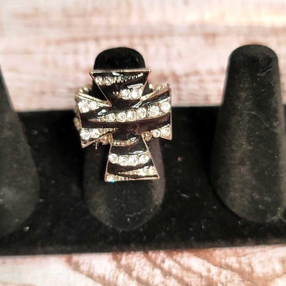 Zebra Print with faux diamonds matching set ring and pendant beautiful 💎 - Picture 6 of 11